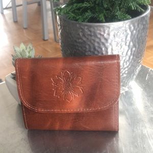 Glove Cowhide/ Trifold/ Wallet/ NWOT/